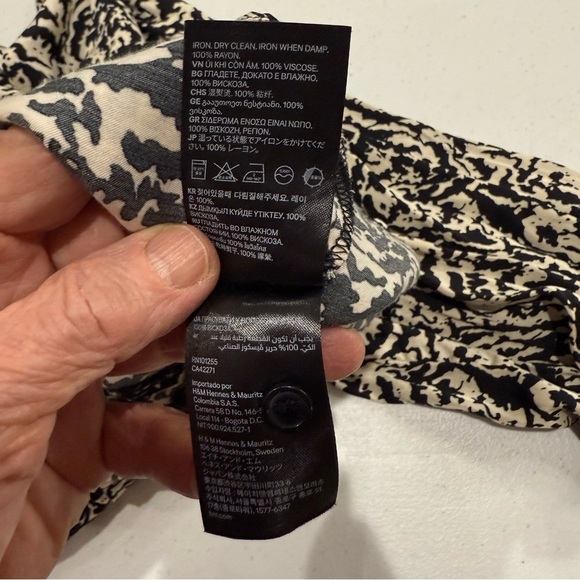 H&M Patterned Blouse Wide Long Sleeves Short Black & Cream Women’s Size Large - Picture 15 of 15